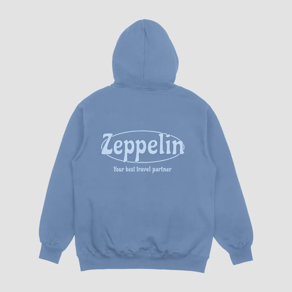Sudadera con capucha azul con el logotipo y Your best travel partner, detrás